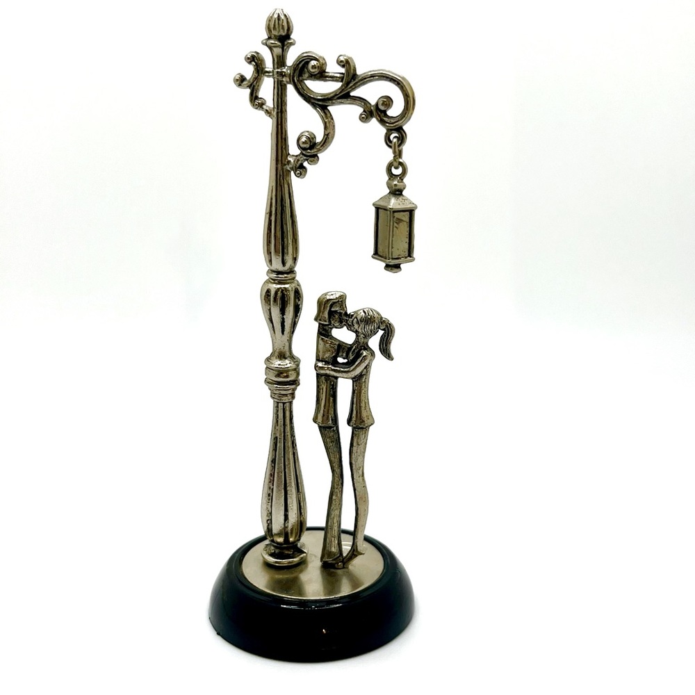 #012 The Kiss - Vintage Collectible Decor